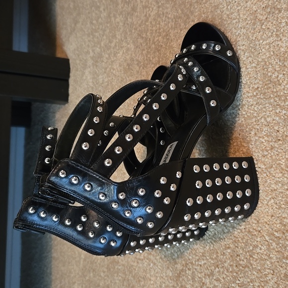 Steve Madden Black Strappy Silver Studded Heels - Picture 3 of 6